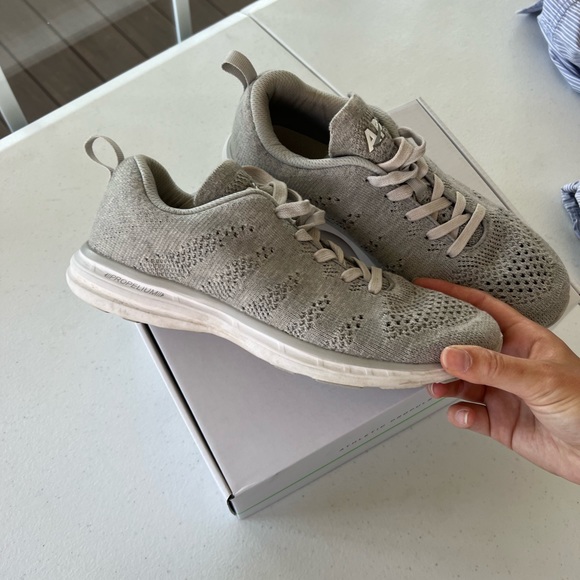 APL women’s techloom breeze plaster/creme tennis shoes - Picture 3 of 6